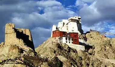 Best Places to Visit in Ladakh and Things to Do in Ladakh