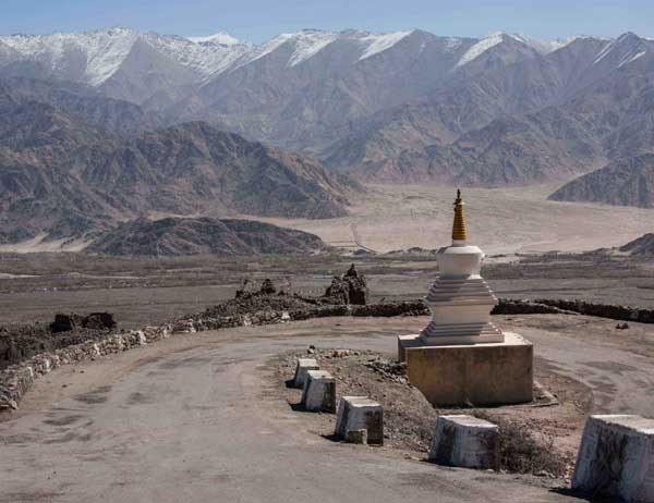 Explore Kashmir and Ladakh by overland drive